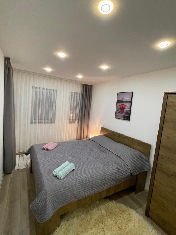 Luna Apartment โนวีปาซาร์ ภายนอก รูปภาพ