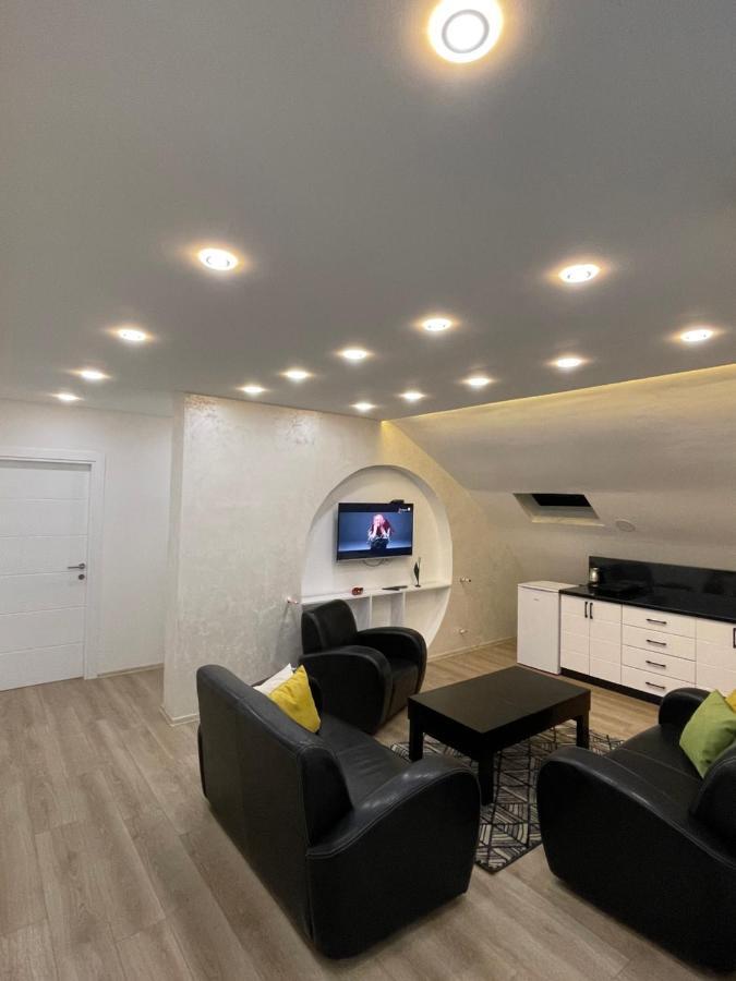 Luna Apartment โนวีปาซาร์ ภายนอก รูปภาพ