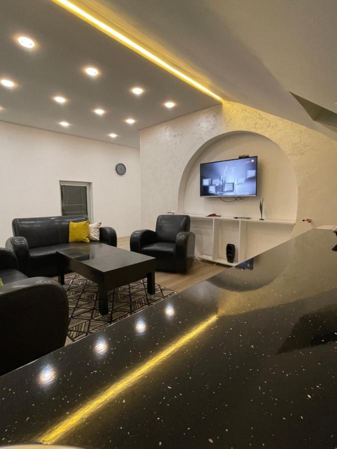 Luna Apartment โนวีปาซาร์ ภายนอก รูปภาพ