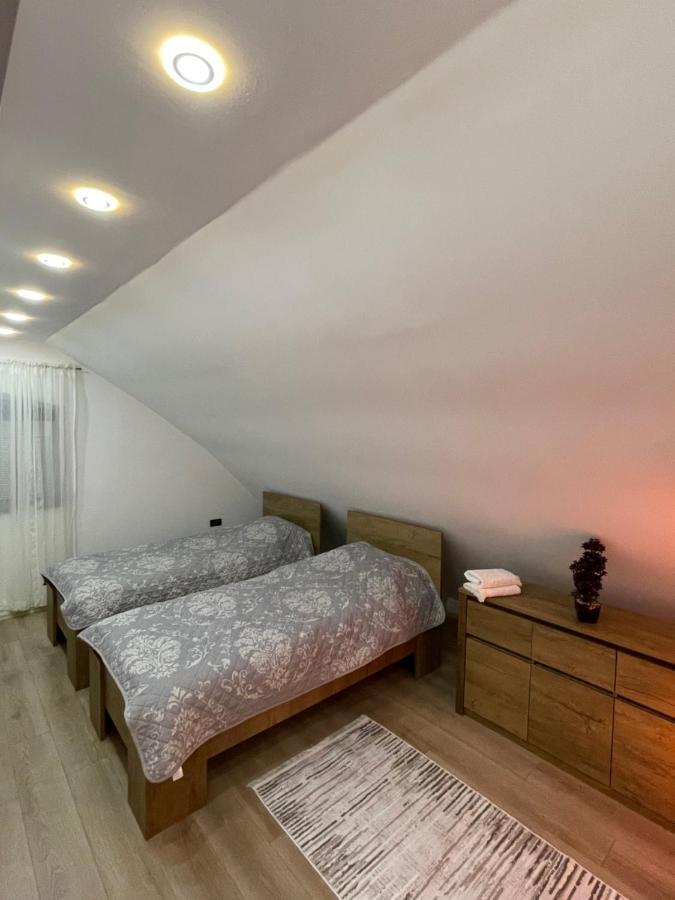 Luna Apartment โนวีปาซาร์ ภายนอก รูปภาพ