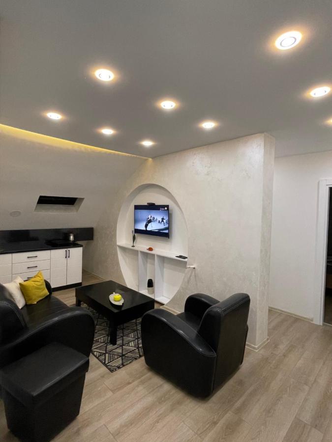 Luna Apartment โนวีปาซาร์ ภายนอก รูปภาพ
