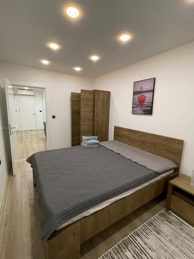 Luna Apartment โนวีปาซาร์ ภายนอก รูปภาพ