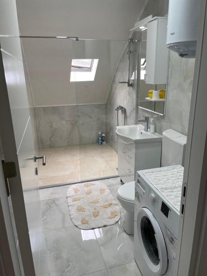 Luna Apartment โนวีปาซาร์ ภายนอก รูปภาพ