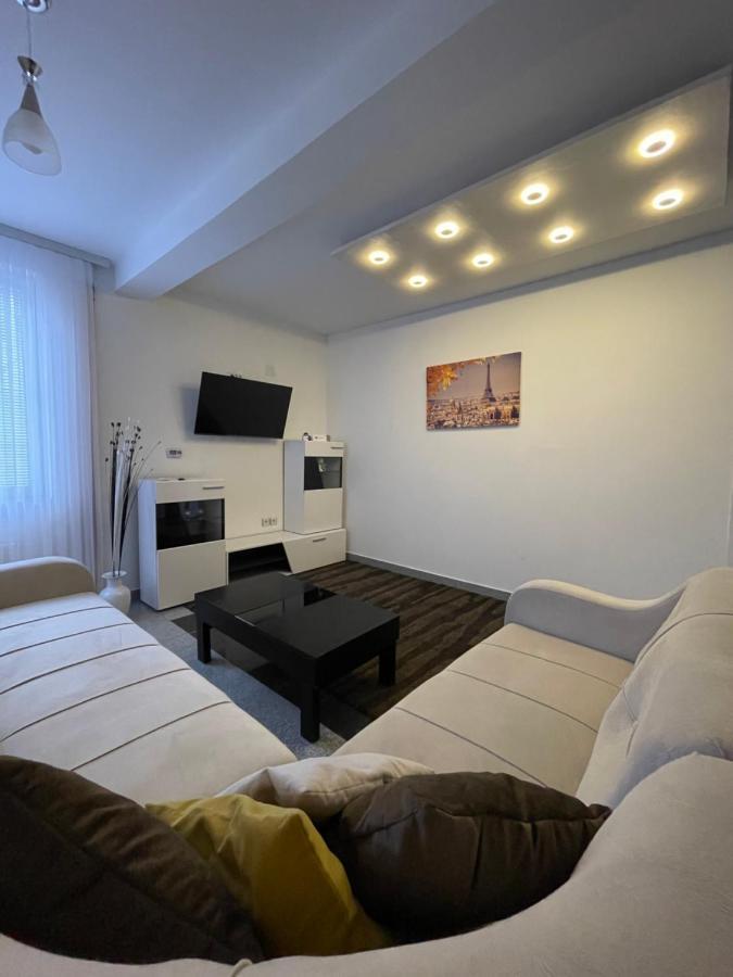 Luna Apartment โนวีปาซาร์ ภายนอก รูปภาพ