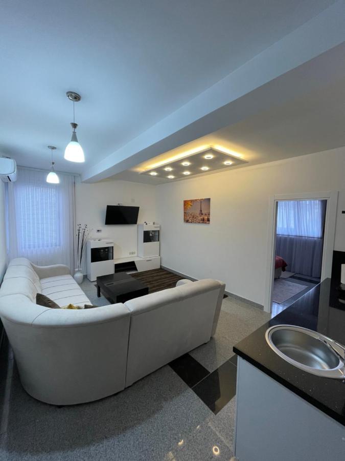 Luna Apartment โนวีปาซาร์ ภายนอก รูปภาพ